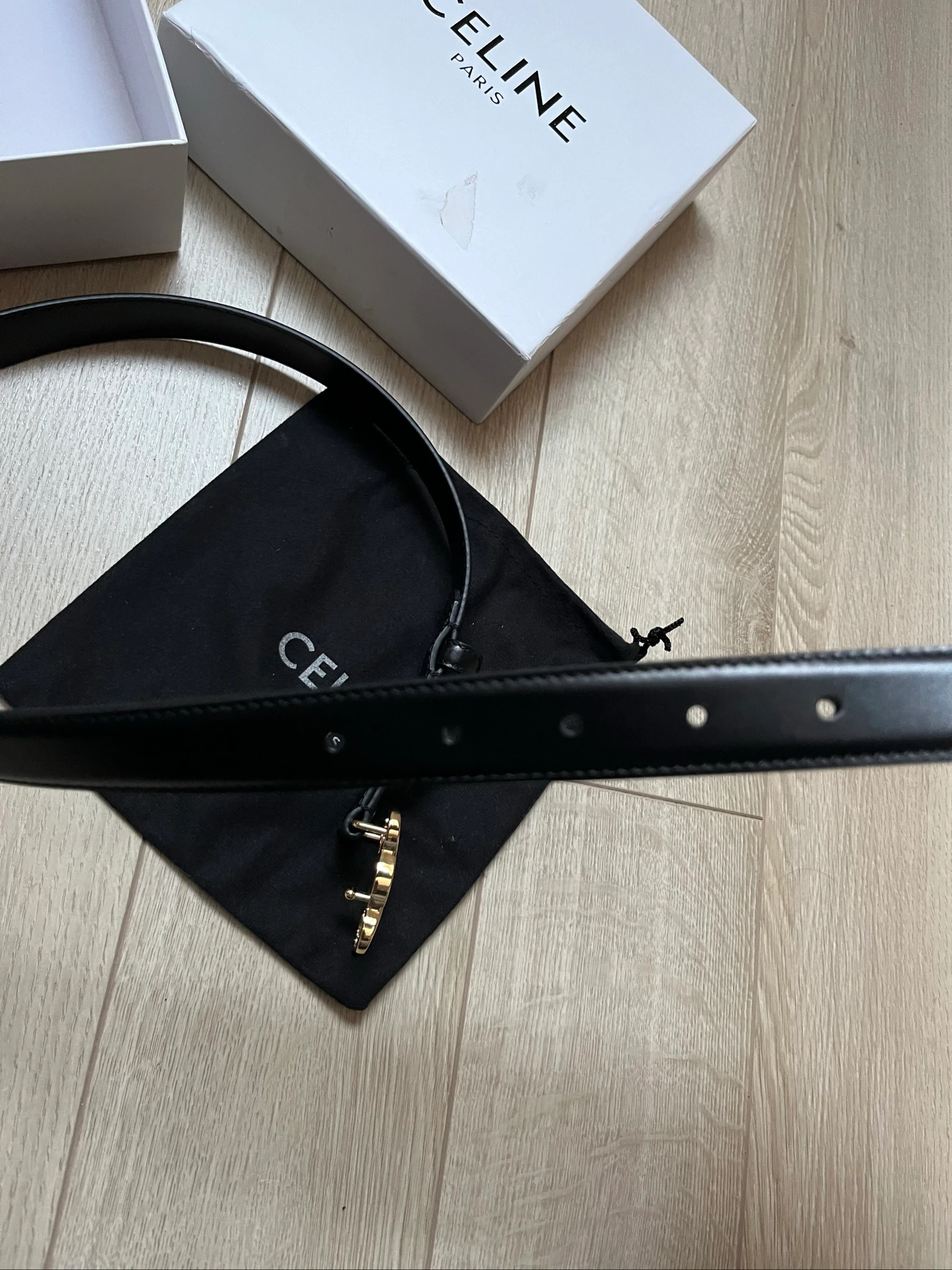 Cinto Celine Triomphe Preto e Dourado tamanho 75cm – photo 4